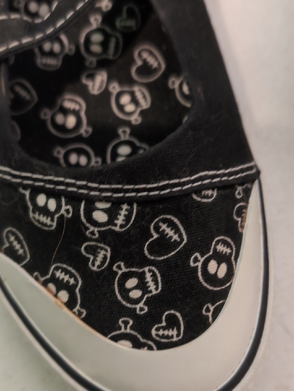 Women's Skechers Goth Black Skull Print Mary Jane Sneakers Like New Size 8.5 - Picture 2 of 8